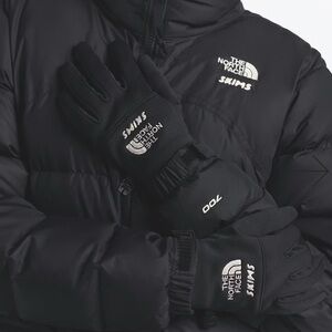 SKIMS X NORTHFACE collab gloves